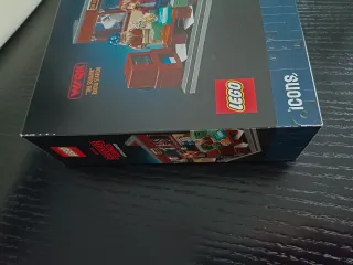 LEGO Stranger Things The Squawk Radio Station 4089