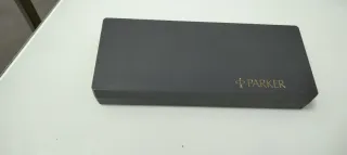 Elegante astuccio con penne Parker e portaminas