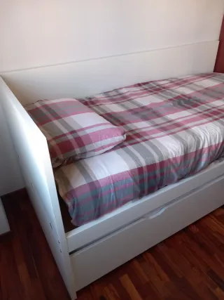 Cama nido Ikea blanca.