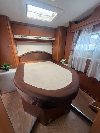 Autocaravana Cama Isla y Basculante