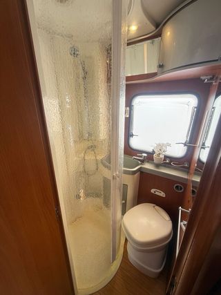 Autocaravana Cama Isla y Basculante