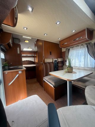 Autocaravana Cama Isla y Basculante