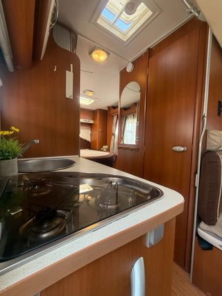 Autocaravana Cama Isla y Basculante