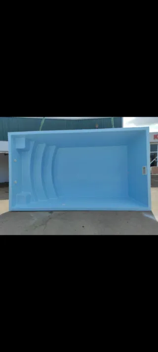 Piscinas de poliéster azul y blanco