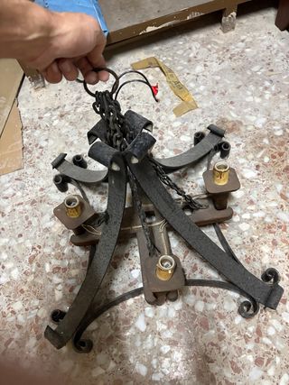 Lámpara colgante rústica de metal y madera