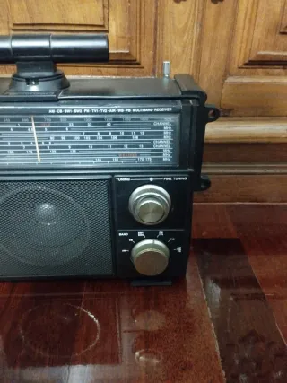 Rádio INTRON MULTIBAND Preto