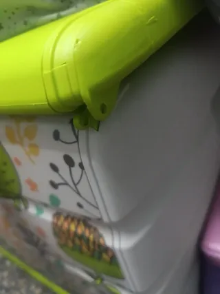Baúl infantil resina verde y multicolor