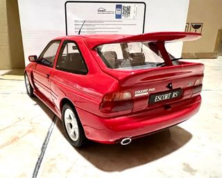 Ford Escort RS Cosworth rojo 1:18 Otto