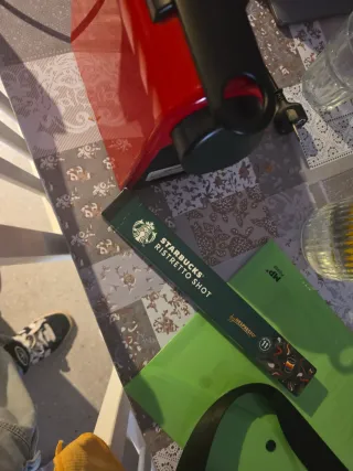 Cafetera Nespresso Essenza Mini Roja