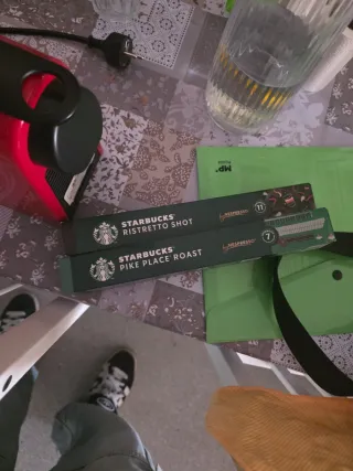 Cafetera Nespresso Essenza Mini Roja