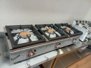 Cocina de gas 3 fuegos profesional