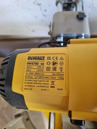 Sierra ingletadora telescópica DeWalt DWS780