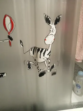 Cortina de ducha para baño con diseño de cebras