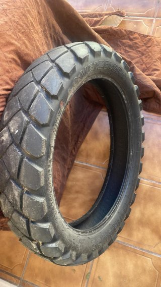 Llantas para moto. Delantera y trasera
