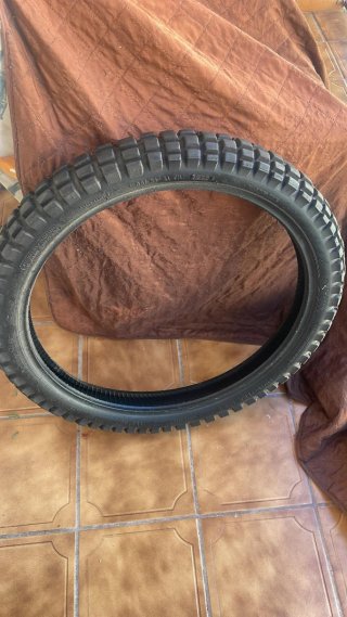 Llantas para moto. Delantera y trasera
