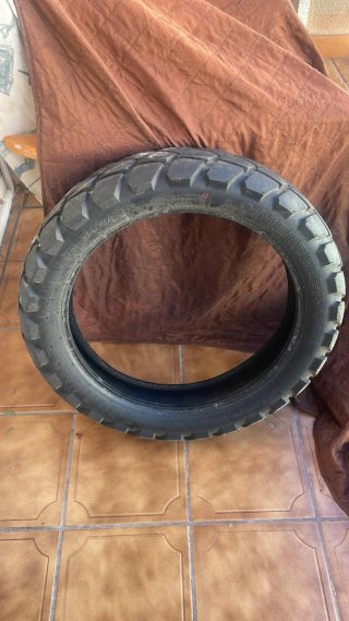Llantas para moto. Delantera y trasera