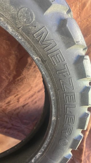 Llantas para moto. Delantera y trasera