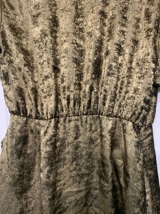 Vestido cruzado dorado Zara