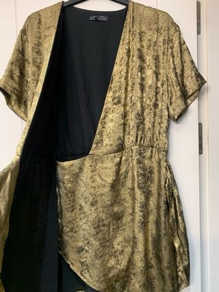 Vestido cruzado dorado Zara