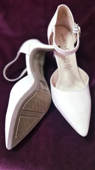 Zapatos de tacón con pulsera