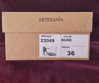 Zapatos de tacón con pulsera