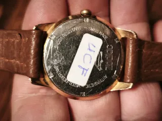 Reloj Zodiac Hermetic Cuerda Dorado