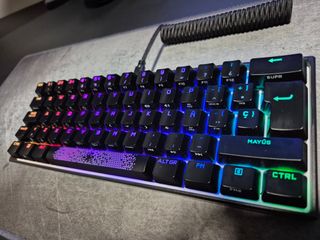 Teclado Mecánico Corsair K65 RGB Mini