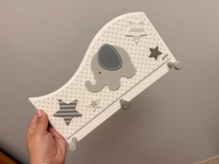 Colgador infantil madera Goki nuevo