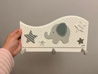 Colgador infantil madera Goki nuevo