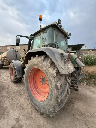 Tractor Fendt 716 con pala