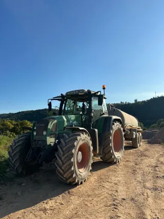 Tractor Fendt 716 con pala