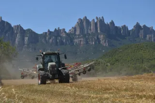 Tractor Fendt 716 con pala