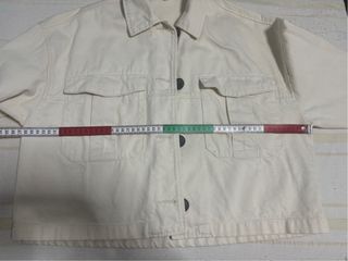 Chaqueta vaquera blanco roto.