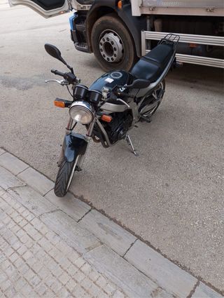 Suzuki GS 500 Naked Negra/Plata