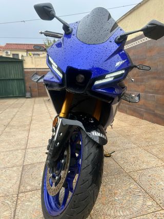 Yamaha R3 Azul Deportiva