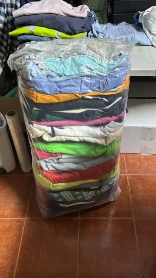 Lote 30KG/180€ (grado B) entre (60 a 80) prendas.