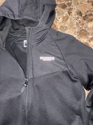 Sudadera McKenzie negra con cremallera