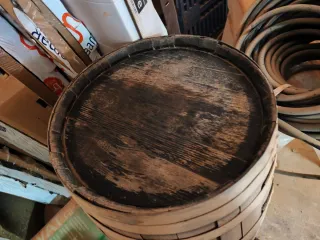 Barril de madera antiguo grande