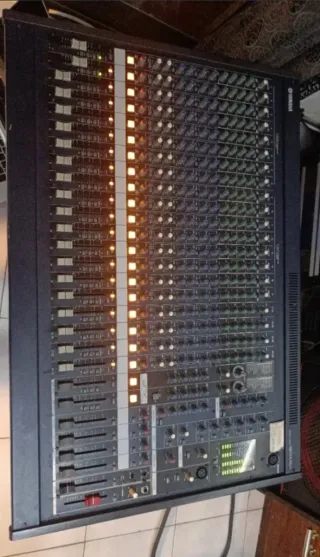 Mesa de Sonido Yamaha MG24/14FX