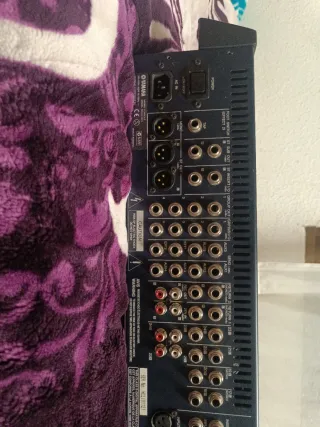 Mesa de Sonido Yamaha MG24/14FX