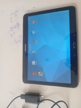 Samsung Tablet Negra + Cargador