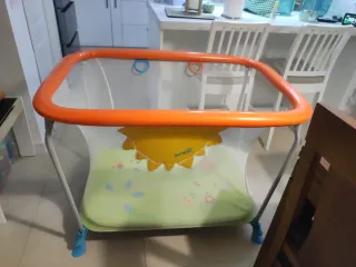 Parque infantil para bebés, marca brevi.