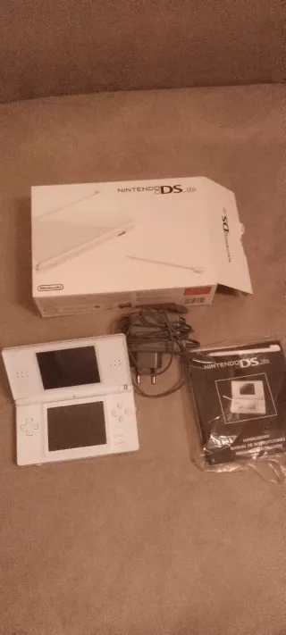 Nintendo DS Lite Blanca + Juegos y Accesorios