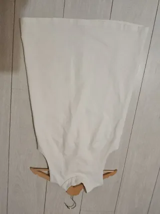 Vestido halter blanco corto elegante