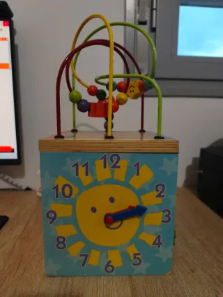 Cubo de madera Imaginarium con actividades.