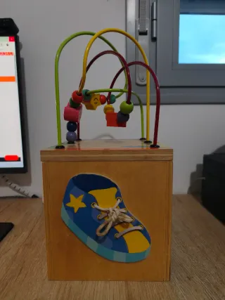 Cubo de madera Imaginarium con actividades.