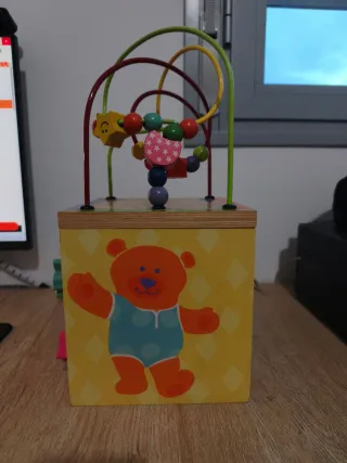 Cubo de madera Imaginarium con actividades.