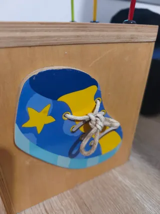 Cubo de madera Imaginarium con actividades.