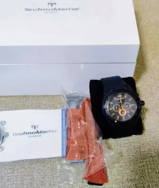 Reloj TechnoMarine Cronógrafo Negro y Dorado