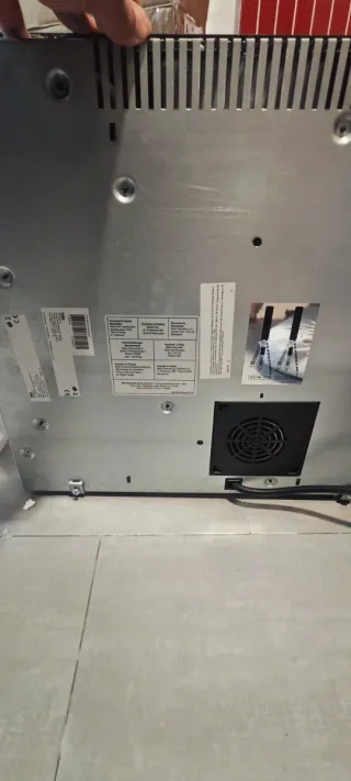 Placa Vitrocerámica Inducción Beko (Esquina rota)